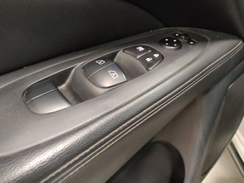 Used 2019 Nissan Pathfinder SL image 27