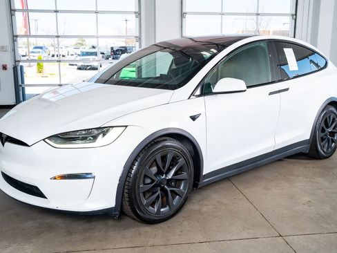 Used 2022 Tesla Model X Plaid image 11