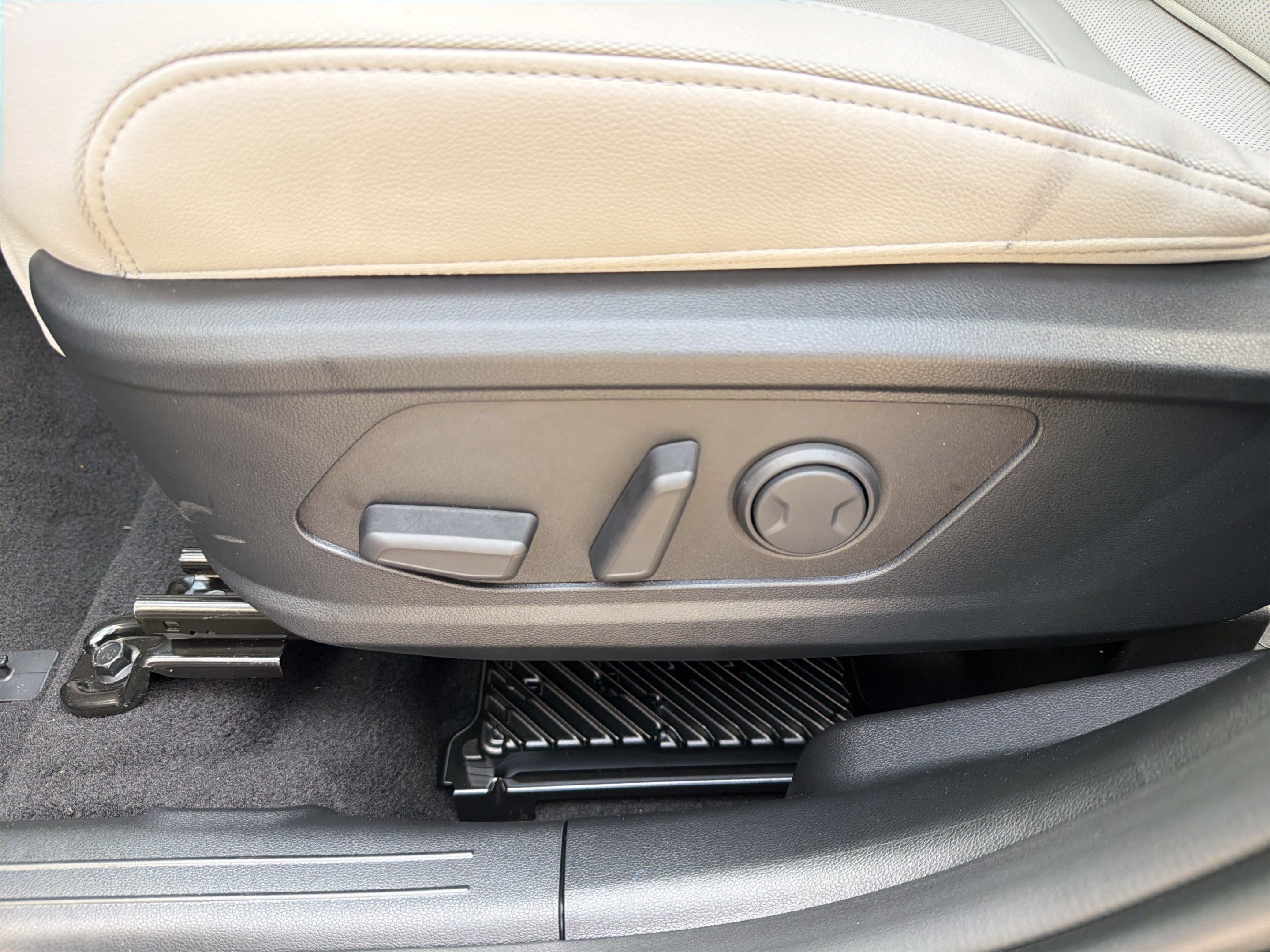 New 2026 Hyundai Tucson Limited FWD image 25