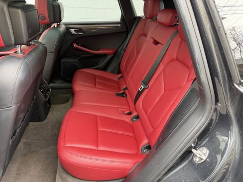 Used 2018 Porsche Macan AWD/4WD image 29