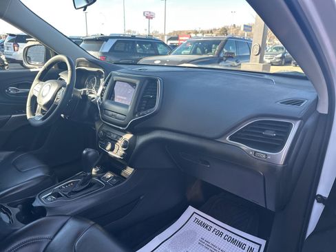 Used 2020 Jeep Cherokee Latitude Plus image 28