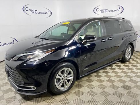 Certified 2021 Toyota Sienna Limited AWD/4WD image 3