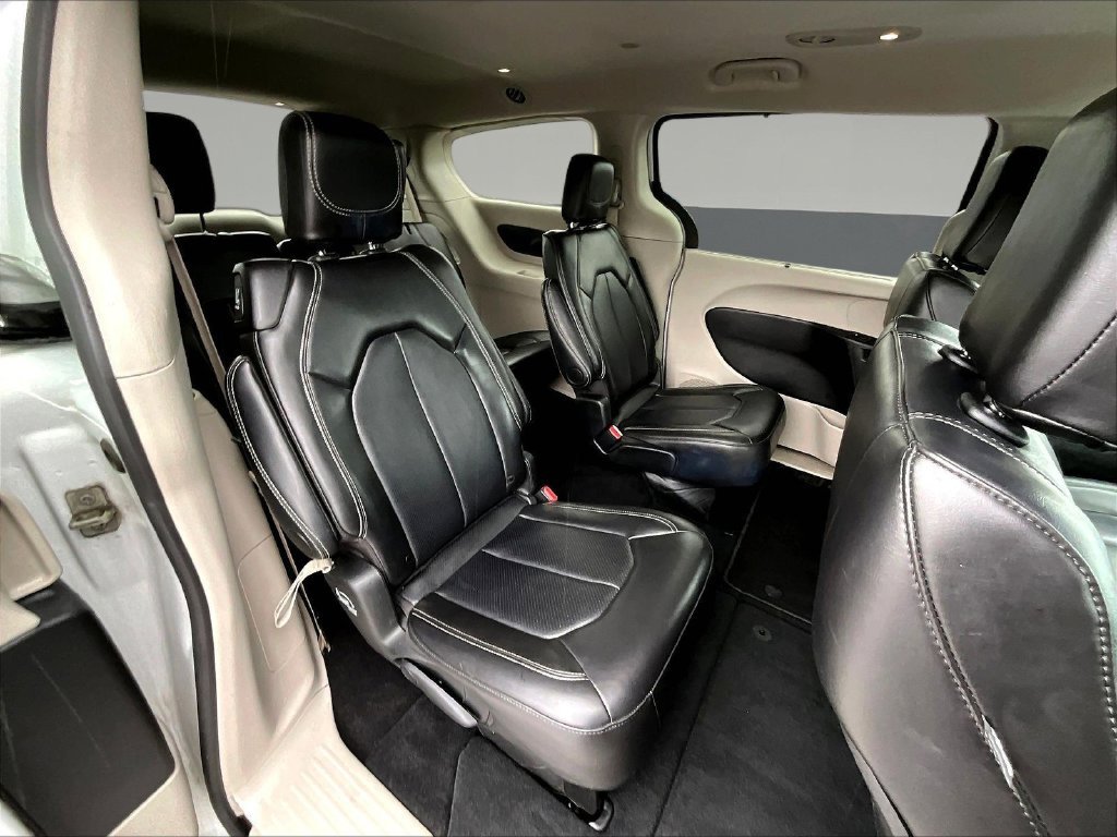 Used 2024 Chrysler Pacifica Touring-L FWD image 26