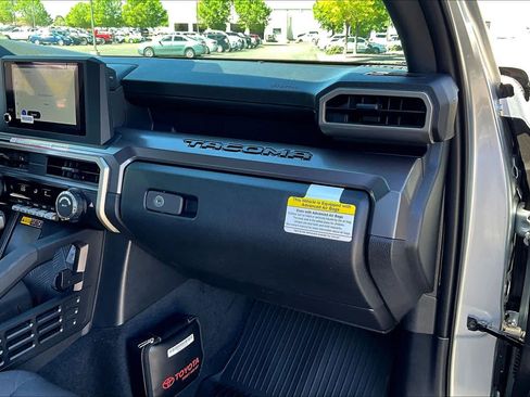 Used 2026 Toyota Tacoma SR5 image 18