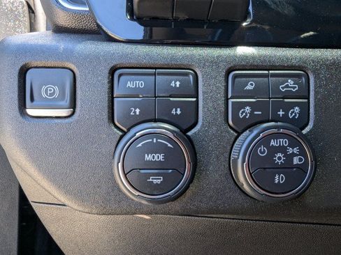Used 2024 Chevrolet Silverado 1500 LTZ w/ Technology Package AWD/4WD image 17