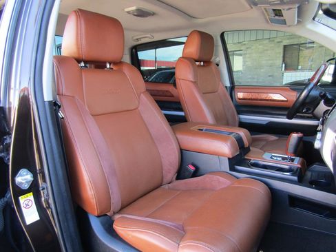 Used 2018 Toyota Tundra 1794 Edition image 12