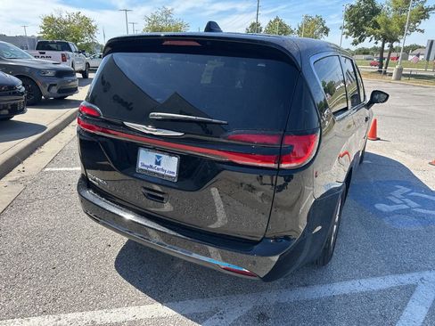 New 2026 Chrysler Pacifica Select image 29