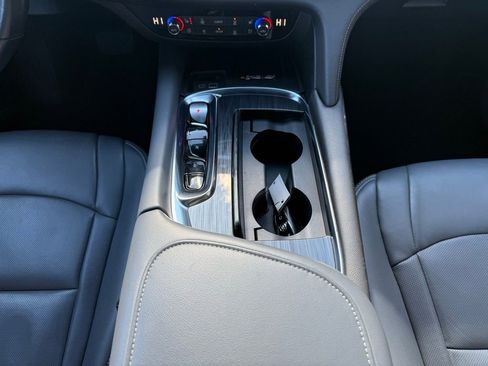 Used 2024 Buick Enclave Premium image 17