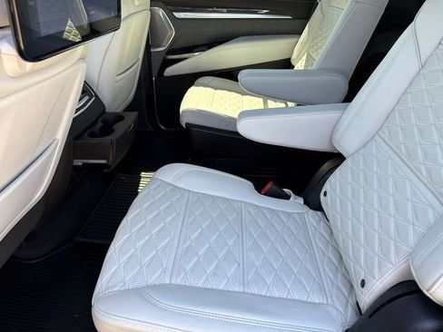 Used 2025 Cadillac Escalade V AWD/4WD image 17