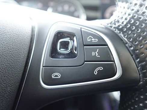 Used 2017 Mercedes-Benz E 400 4MATIC Wagon image 32