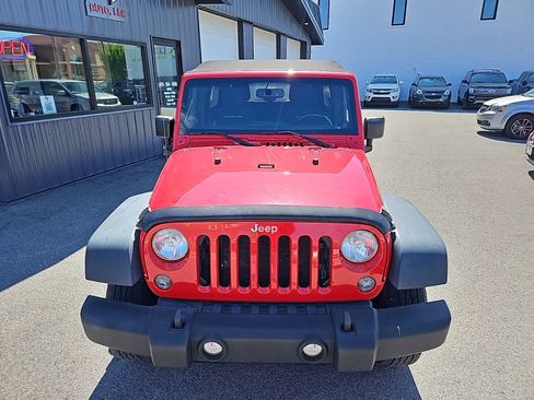 Used 2014 Jeep Wrangler Unlimited Rubicon w/ Connectivity Group AWD/4WD image 10