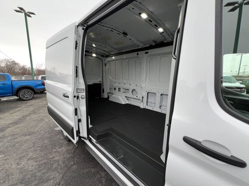 New 2026 Ford Transit 250 148 Medium Roof RWD image 34
