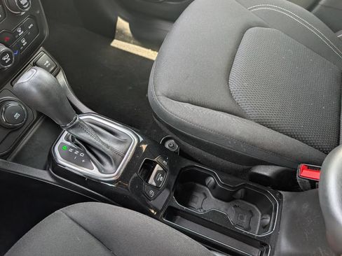 Used 2022 Jeep Renegade Altitude w/ Convenience Group AWD/4WD image 22