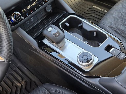 New 2025 Mitsubishi Outlander SEL image 15