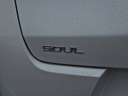 Used 2023 Kia Soul LX w/ LX Technology Package image 30