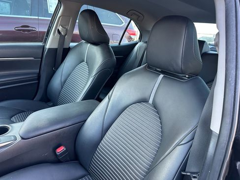 Used 2023 Toyota Camry SE w/ Convenience Package image 13