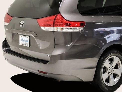 Used 2011 Toyota Sienna LE image 7