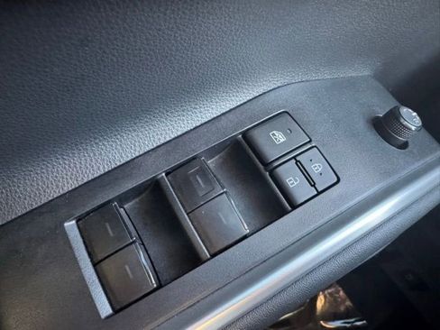 Used 2023 Toyota Highlander XLE AWD/4WD image 36