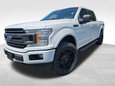 Used 2018 Ford F150 XLT w/ Equipment Group 302A Luxury AWD/4WD image 4