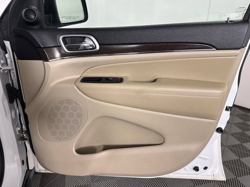 Used 2018 Jeep Grand Cherokee Limited w/ Luxury Group II AWD/4WD image 46