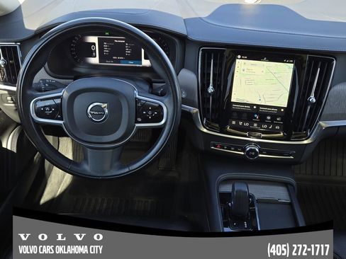 Used 2022 Volvo V90 B6 Cross Country image 26
