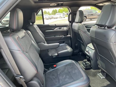 Used 2025 Ford Explorer ST image 17