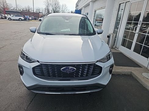 Used 2025 Ford Escape Platinum w/ Premium Technology Package image 3
