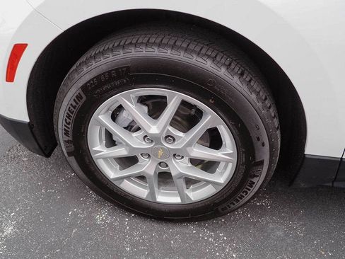 Certified 2024 Chevrolet Equinox LT FWD image 37