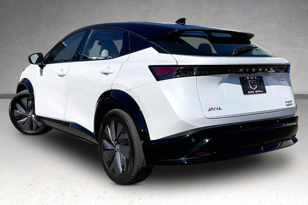 Used 2023 Nissan Ariya AWD image 3