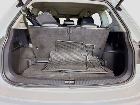 Used 2018 Volkswagen Tiguan SEL Premium image 35