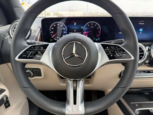 Used 2026 Mercedes-Benz GLB 250 image 11