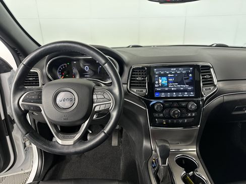 Used 2022 Jeep Grand Cherokee Limited image 3