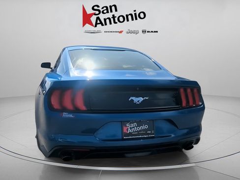 Used 2018 Ford Mustang Coupe RWD image 12