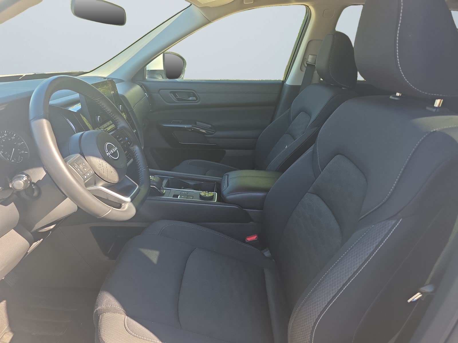 Used 2025 Nissan Pathfinder SV AWD/4WD image 11