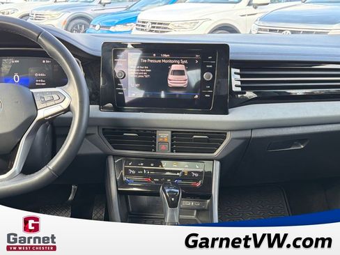 Used 2025 Volkswagen Jetta SE image 16