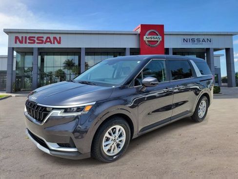 Used 2024 Kia Carnival LX FWD image 6