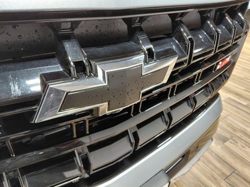 Used 2025 Chevrolet Suburban Z71 image 17