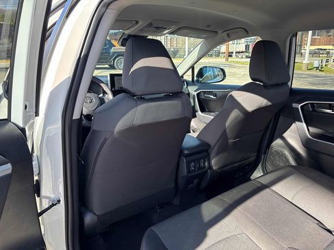 Used 2025 Toyota RAV4 XLE image 23