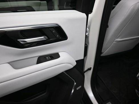 Used 2025 Chevrolet Tahoe Premier image 18