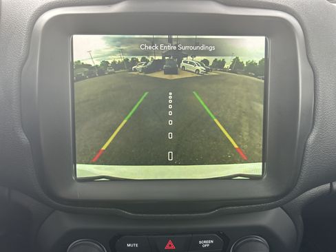 Used 2022 Jeep Renegade Altitude w/ Sun/Sound Group AWD/4WD image 18