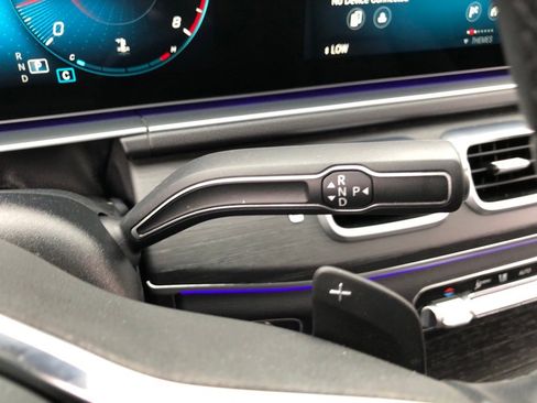 Used 2022 Mercedes-Benz GLE 350 4MATIC w/ Premium Package image 25