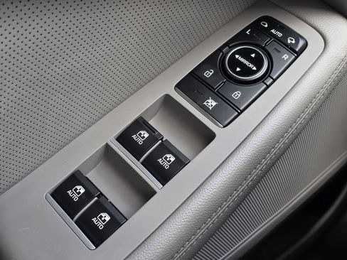 Used 2017 Genesis G80 3.8 image 28