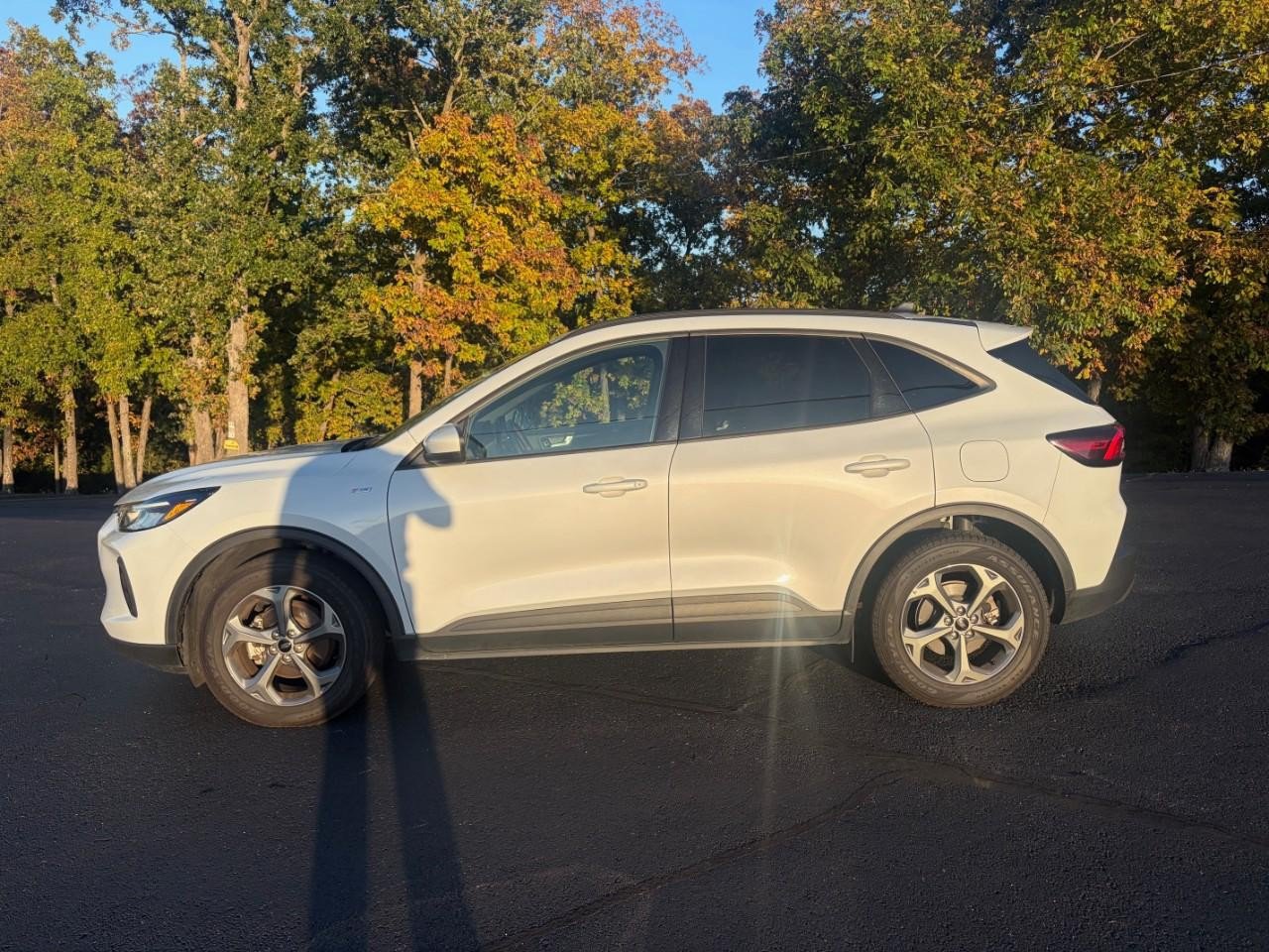 Used 2025 Ford Escape ST-Line Select AWD/4WD image 2
