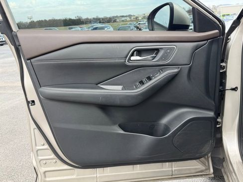 Used 2021 Nissan Rogue SL w/ Premium Package image 13