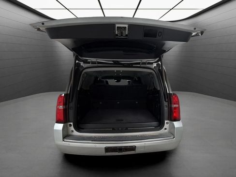 Used 2018 Chevrolet Suburban Premier RWD image 20