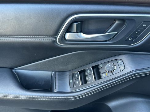 Used 2022 Nissan Rogue Platinum w/ Head-Up Display Package image 11