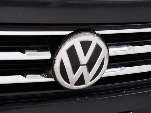 Used 2018 Volkswagen Tiguan SE AWD/4WD image 21