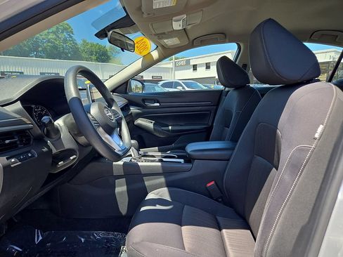 Used 2024 Nissan Altima 2.5 SV FWD image 16