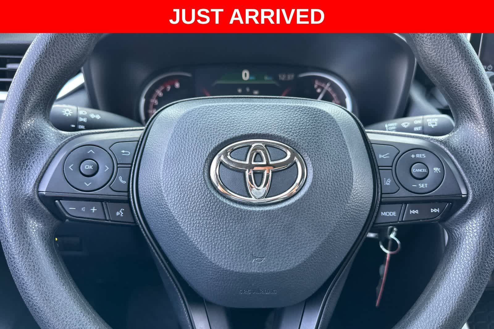 Used 2023 Toyota RAV4 LE AWD/4WD image 23