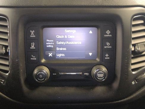 Used 2018 Jeep Compass Latitude w/ Cold Weather Group AWD/4WD image 25